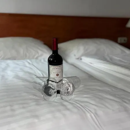 Westfalenkrug Hotel *